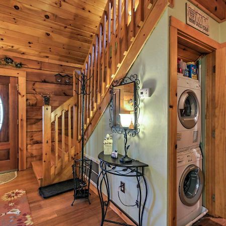 Cozy Nest Gatlinburg Cabin With Porch And Jacuzzi! Villa Esterno foto
