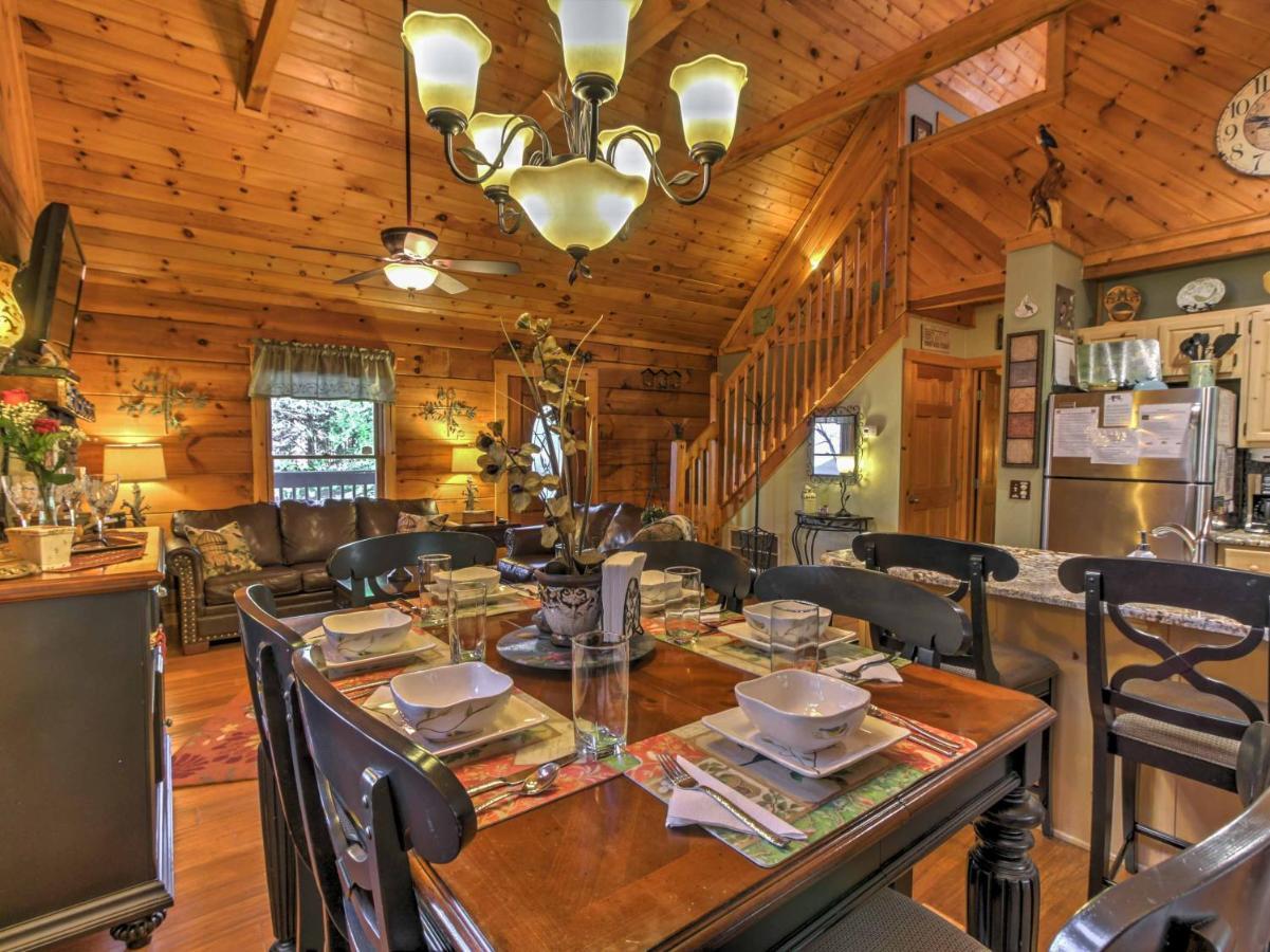 Cozy Nest Gatlinburg Cabin With Porch And Jacuzzi! Villa Esterno foto