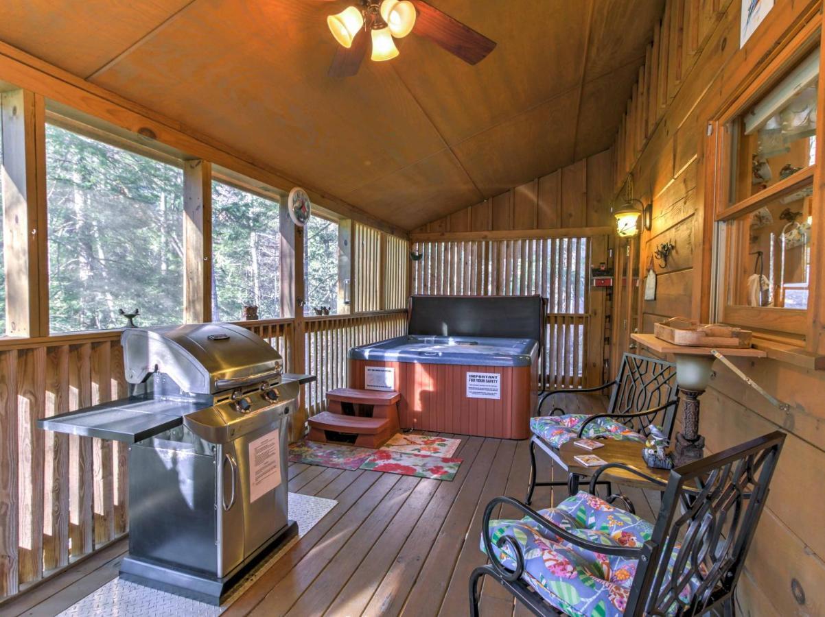 Cozy Nest Gatlinburg Cabin With Porch And Jacuzzi! Villa Esterno foto